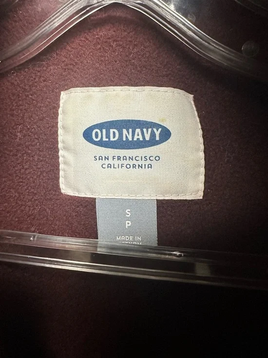 Old Navy Quilted Vest in Maroon - Picture 3 of 3